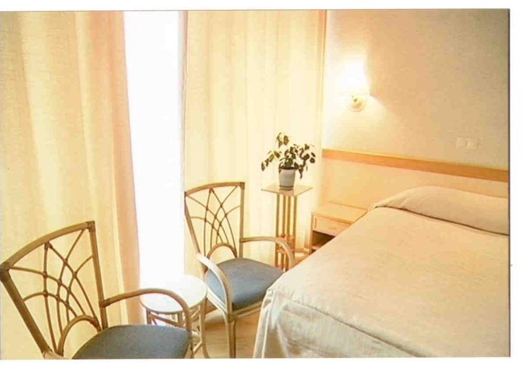 Фотографии номера Двухместный номер с 1 кроватью или 2 отдельными кроватями, вид на сад в Гостинице Тирс Отель Плешково