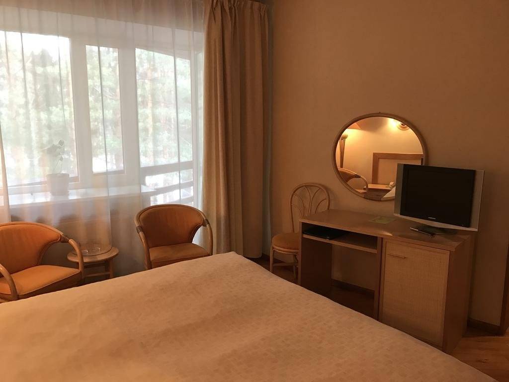 Фотографии номера Двухместный номер с 1 кроватью или 2 отдельными кроватями, вид на сад в Гостинице Тирс Отель Плешково